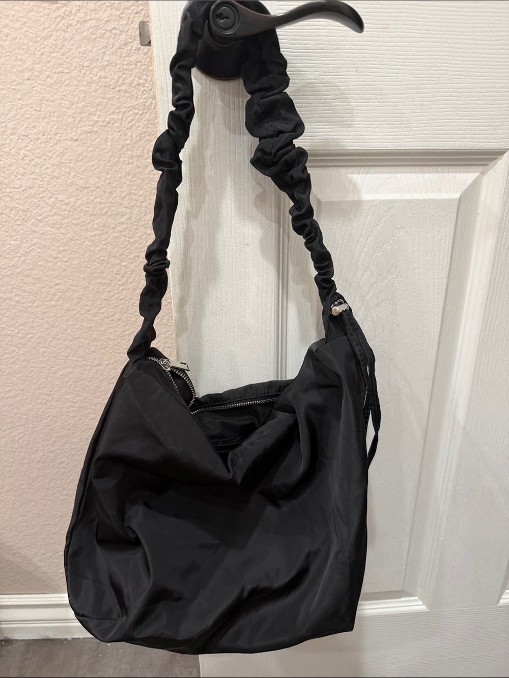 Black Scrunched-Handle Shoulder Bag for Women from Japan